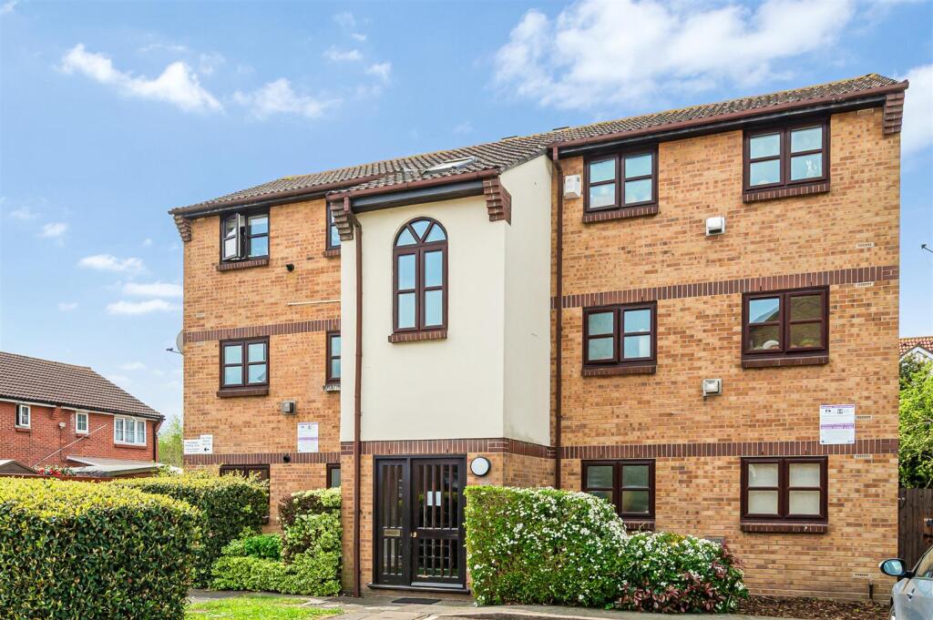 1 bed 1st Floor Flat for rent in Mitcham. From Ellisons - Colliers Wood