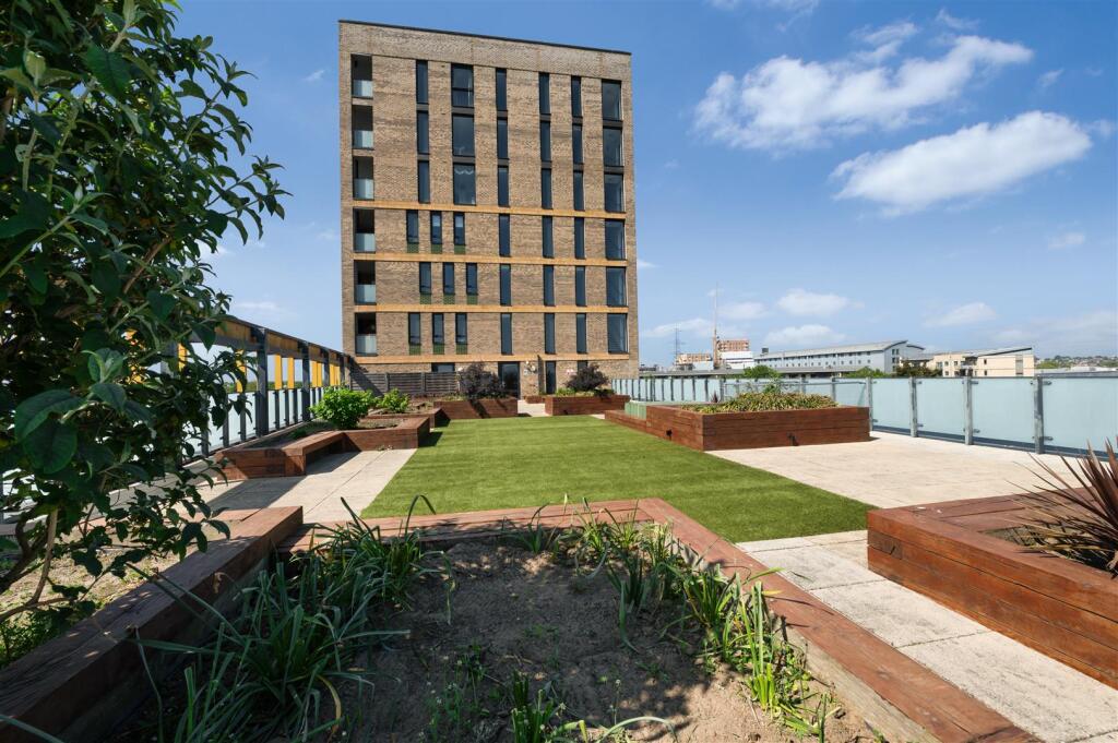 1 bed 1st Floor Flat for rent in Merton. From Ellisons - Colliers Wood