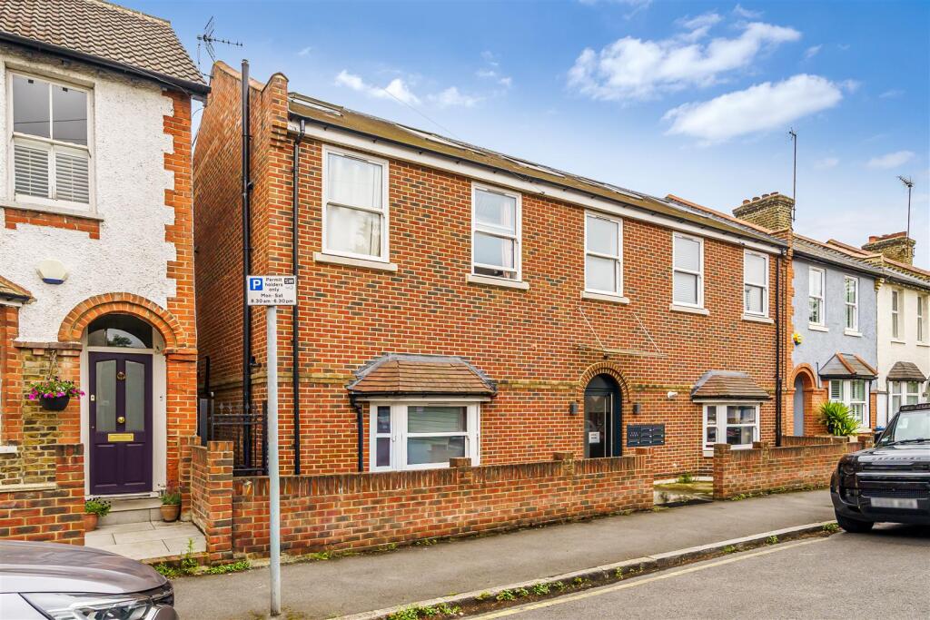 1 bed 1st Floor Flat for rent in Merton. From Ellisons - Colliers Wood