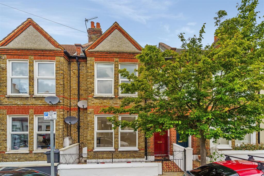 4 bed Detached for rent in Merton. From Ellisons - Colliers Wood