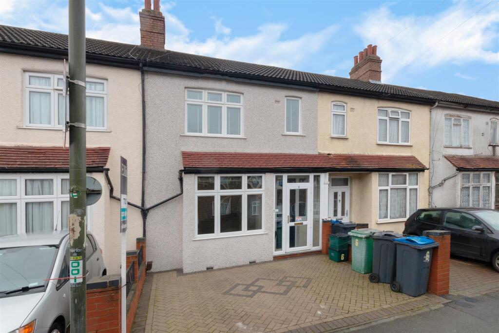 3 bed Detached for rent in Mitcham. From Ellisons - Colliers Wood 3 bed Detached for rent in Mitcham. From Ellisons - Colliers Wood