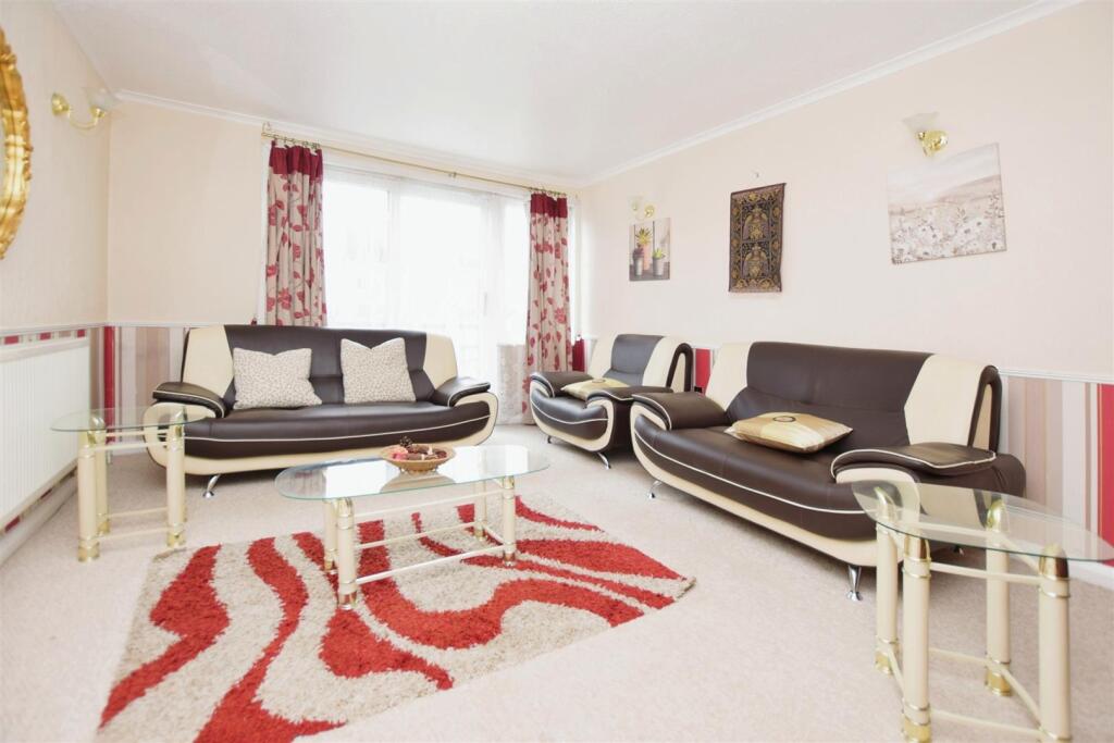 4 bed Detached for rent in Mitcham. From Ellisons - Colliers Wood