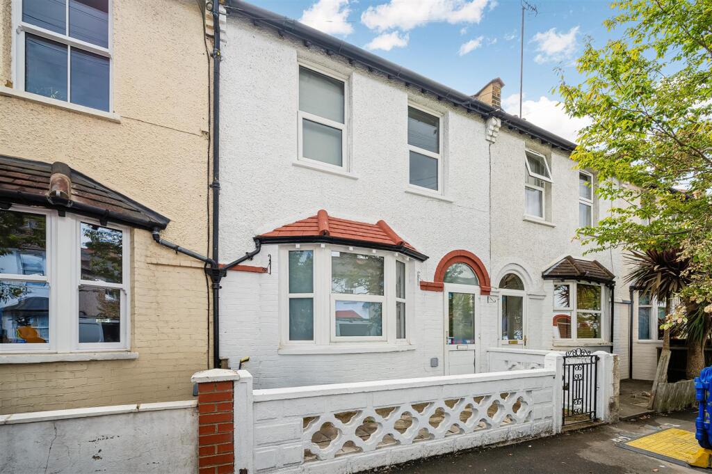 4 bed Detached for rent in Merton. From Ellisons - Colliers Wood