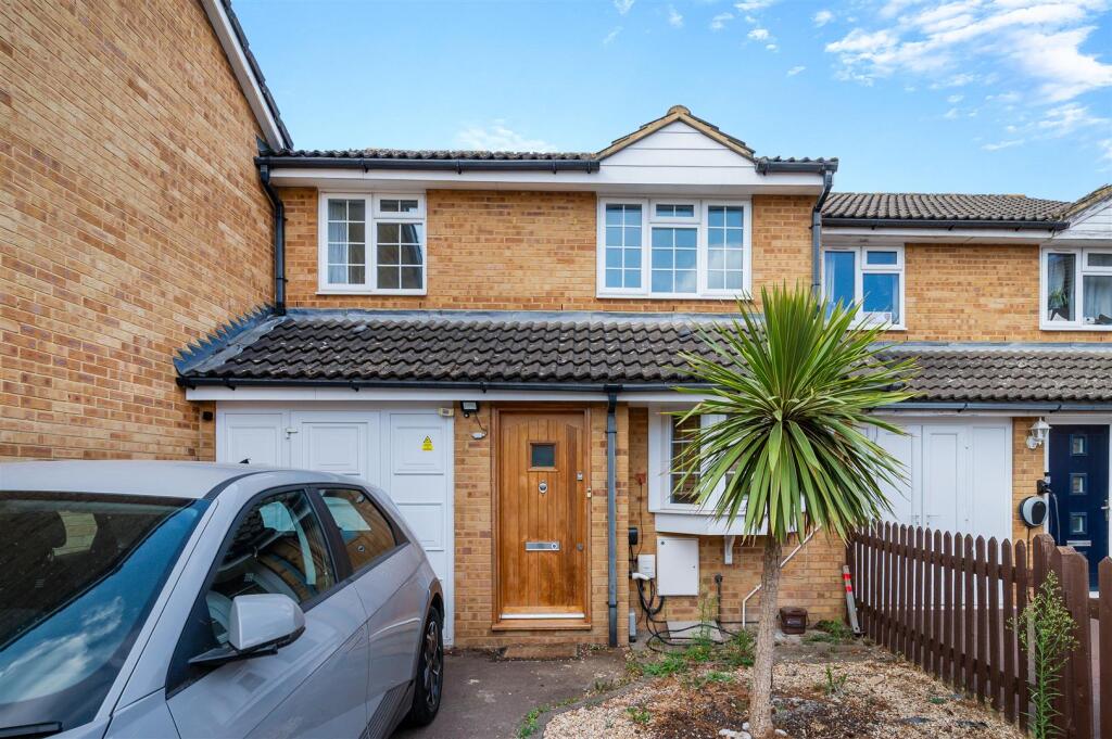 3 bed Detached for rent in Mitcham. From Ellisons - Colliers Wood