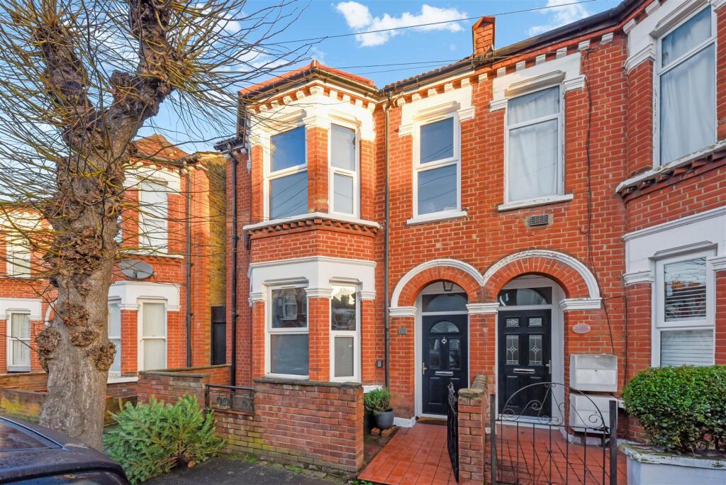 5 bed Detached for rent in Merton. From Ellisons - Colliers Wood 5 bed Detached for rent in Merton. From Ellisons - Colliers Wood