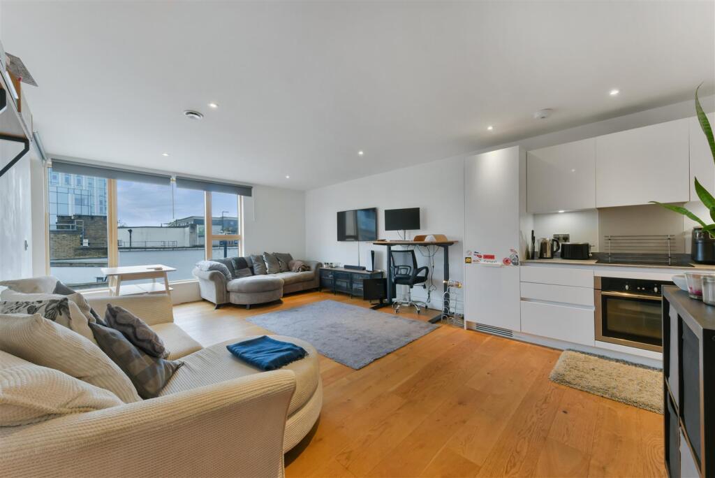 2 bed 1st Floor Flat for rent in Wimbledon. From Ellisons - Colliers Wood 2 bed 1st Floor Flat for rent in Wimbledon. From Ellisons - Colliers Wood