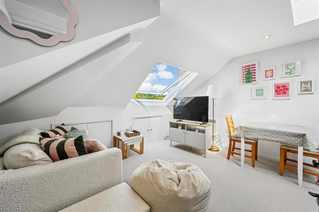 1 bed 1st Floor Flat for rent in Wimbledon. From Ellisons - Colliers Wood