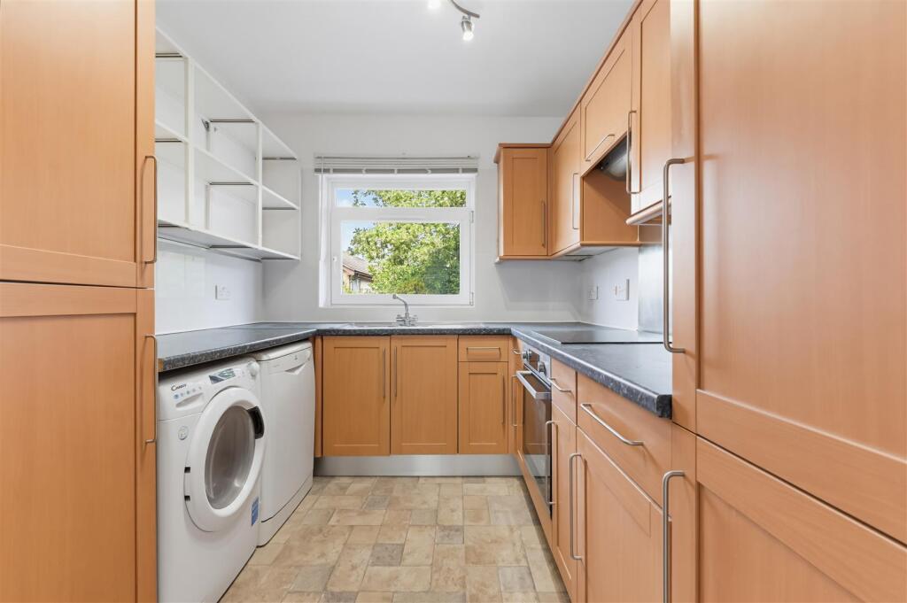 1 bed 1st Floor Flat for rent in Wimbledon. From Ellisons - Colliers Wood