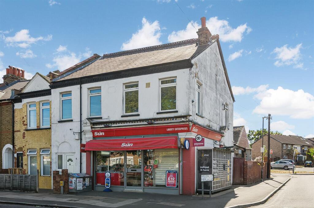 3 bed 1st Floor Flat for rent in Merton. From Ellisons - Colliers Wood 3 bed 1st Floor Flat for rent in Merton. From Ellisons - Colliers Wood