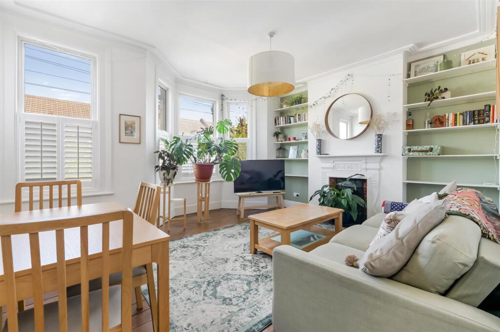 3 bed 1st Floor Flat for rent in Merton. From Ellisons - Colliers Wood 3 bed 1st Floor Flat for rent in Merton. From Ellisons - Colliers Wood