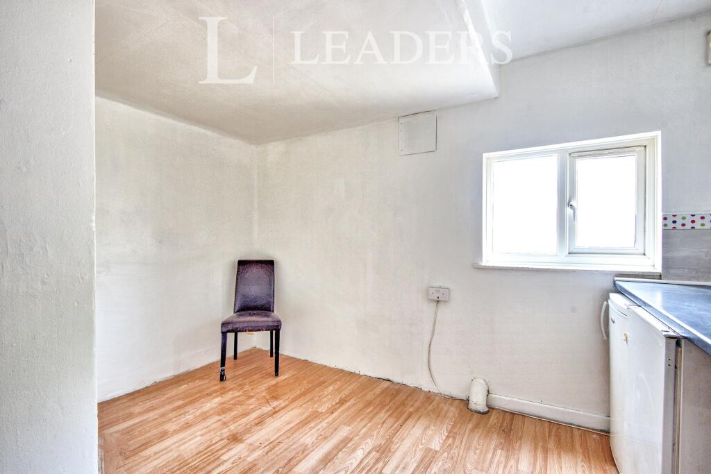 1 bed Room for rent in Southend-on-Sea. From Leaders Ltd - Tudor Estates (Part of the Leaders Group)
