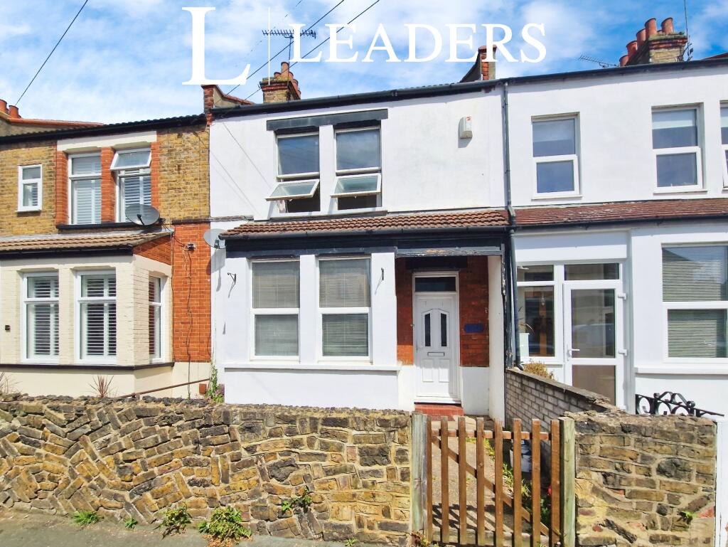 2 bed Mid Terraced House for rent in Southend-on-Sea. From Leaders - Southend-on-Sea