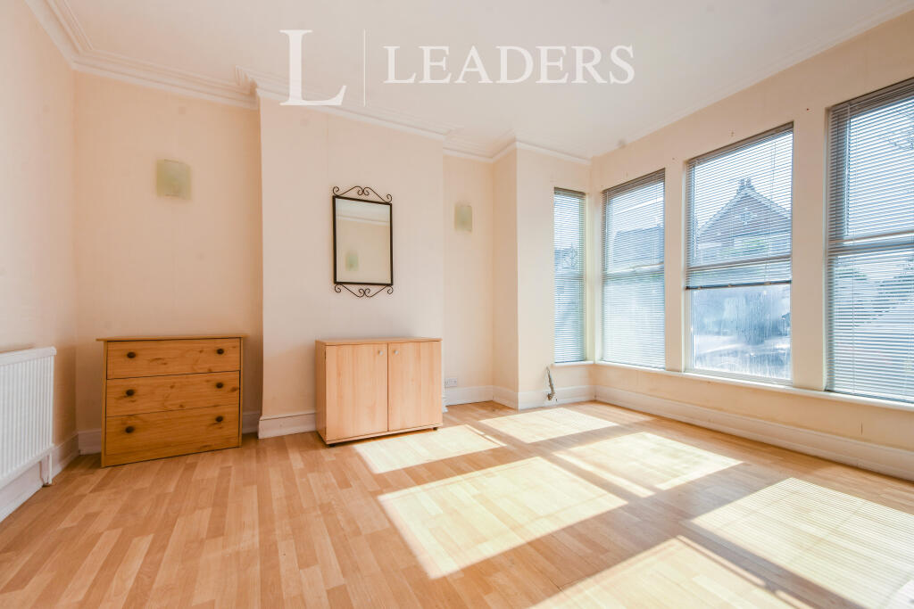 4 bed Semi Detached for rent in Southend-on-Sea. From Leaders Sales - Southend-On-Sea