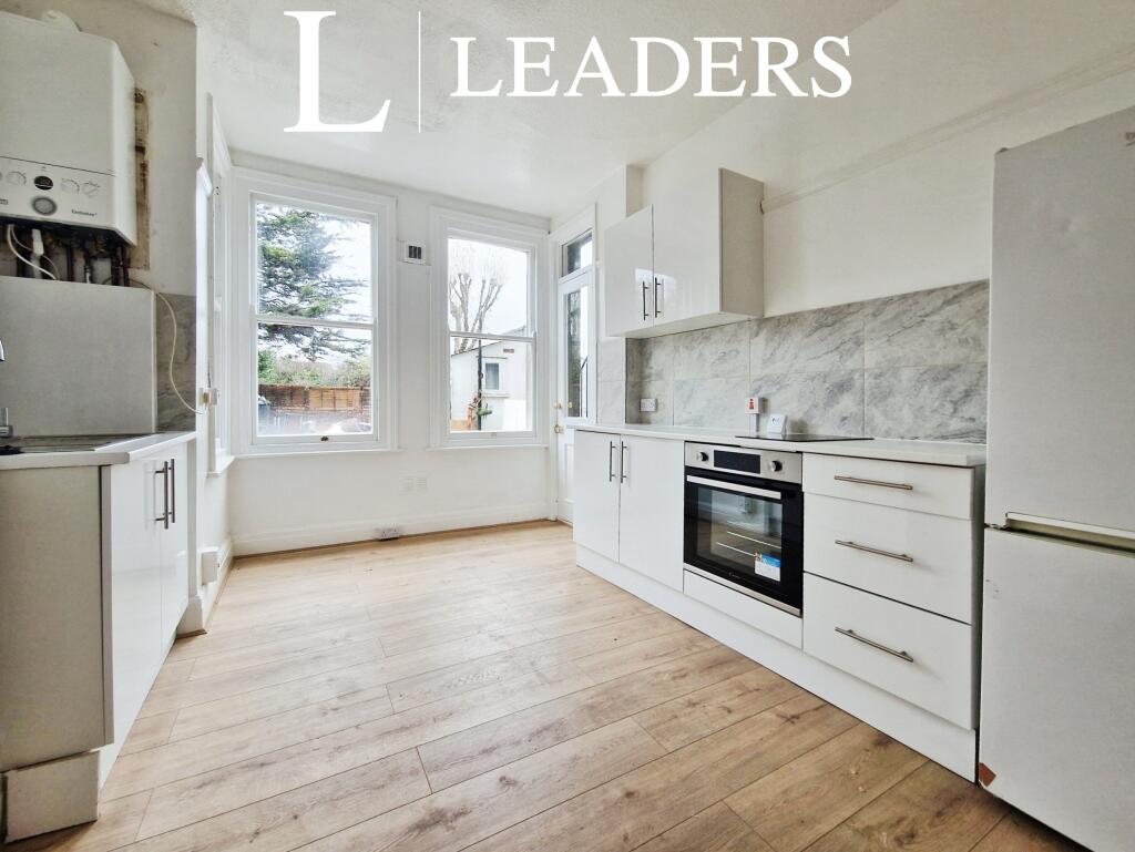 1 bed 1st Floor Flat for rent in Southend-on-Sea. From Leaders Sales - Southend-On-Sea