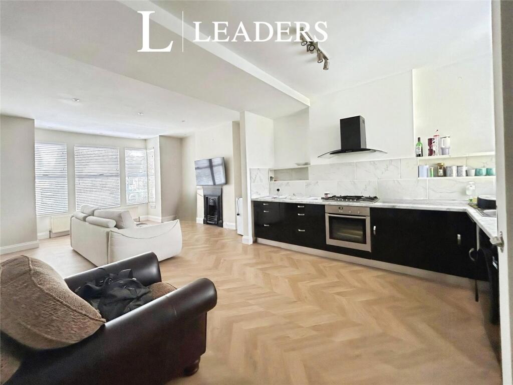 2 bed 1st Floor Flat for rent in Southend-on-Sea. From Leaders Sales - Southend-On-Sea 2 bed 1st Floor Flat for rent in Southend-on-Sea. From Leaders Sales - Southend-On-Sea