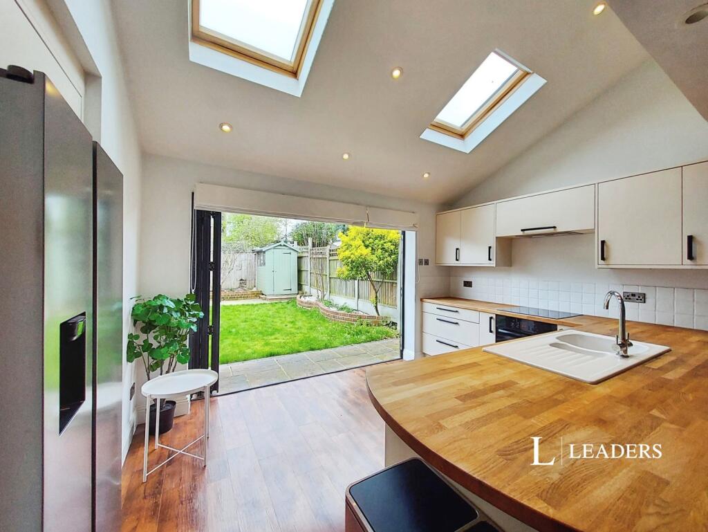 3 bed Mid Terraced House for rent in Southend-on-Sea. From Leaders Sales - Southend-On-Sea