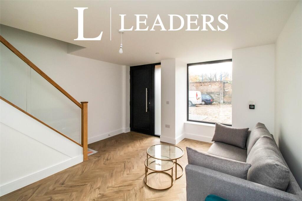 1 bed Semi Detached for rent in Southend-on-Sea. From Leaders Sales - Southend-On-Sea