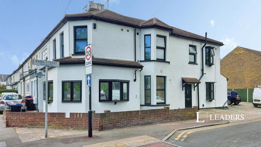 1 bed 1st Floor Flat for rent in Southend-on-Sea. From Leaders Sales - Southend-On-Sea