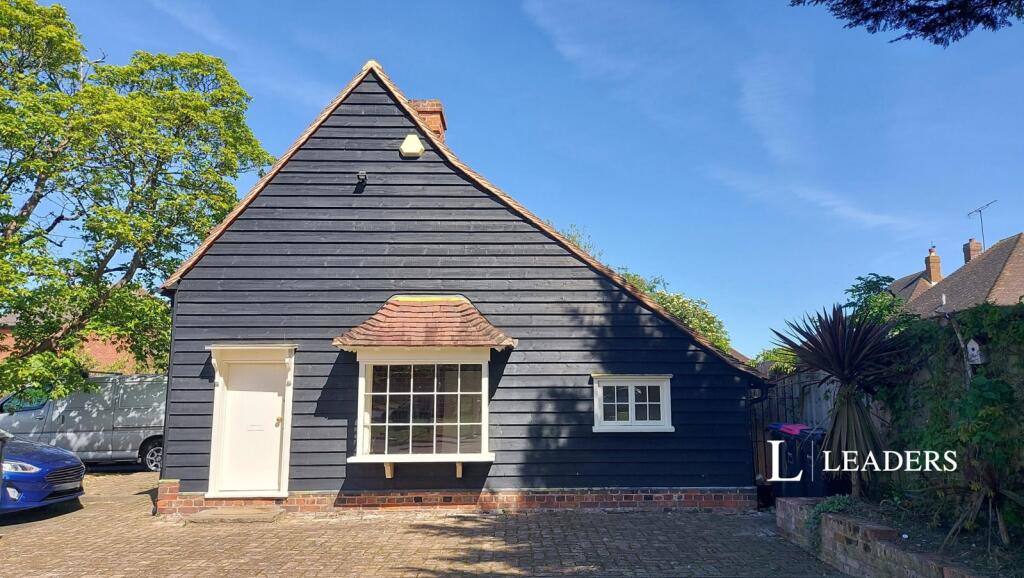 1 bed Detached for rent in Little Wakering. From Leaders Sales - Southend-On-Sea