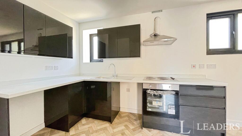 1 bed 1st Floor Flat for rent in Southend-on-Sea. From Leaders Sales - Southend-On-Sea