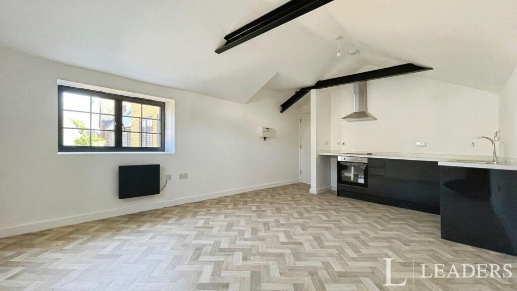 1 bed 1st Floor Flat for rent in Southend-on-Sea. From Leaders Sales - Southend-On-Sea