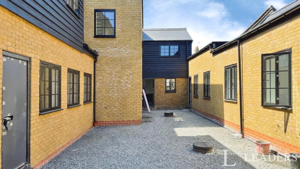 3 bed Mid Terraced House for rent in Southend-on-Sea. From Leaders Sales - Southend-On-Sea