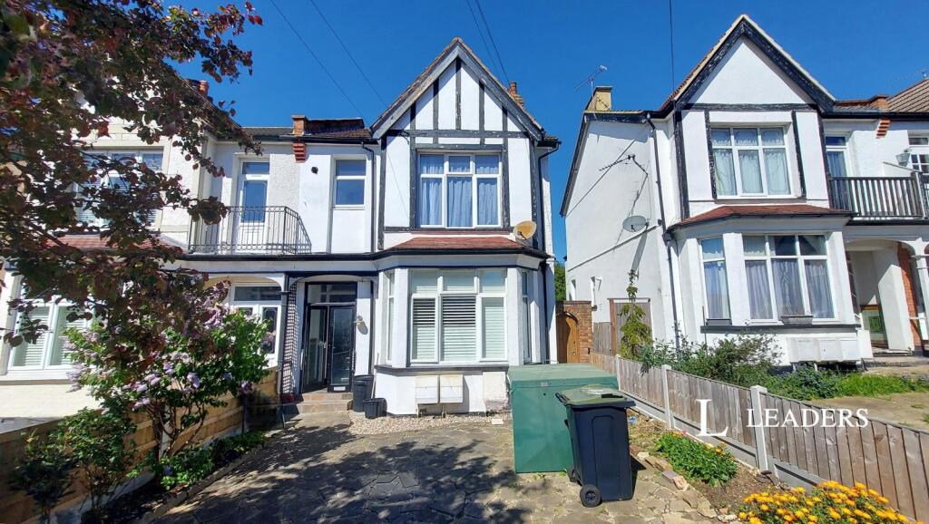 1 bed 1st Floor Flat for rent in Southend-on-Sea. From Leaders Sales - Southend-On-Sea