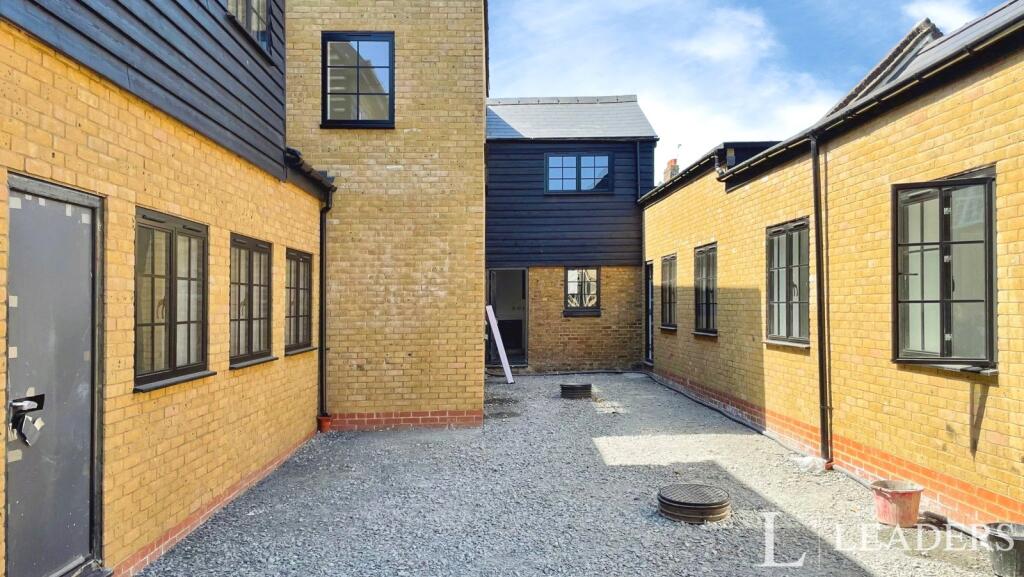 3 bed 1st Floor Flat for rent in Southend-on-Sea. From Leaders Sales - Southend-On-Sea 3 bed 1st Floor Flat for rent in Southend-on-Sea. From Leaders Sales - Southend-On-Sea