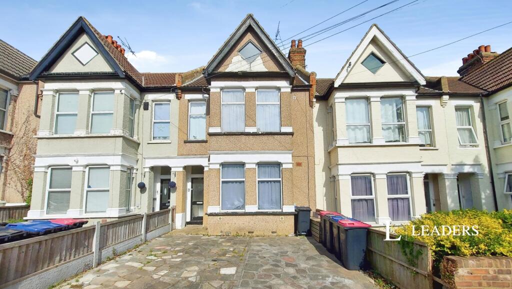 2 bed 1st Floor Flat for rent in Southend-on-Sea. From Leaders Sales - Southend-On-Sea