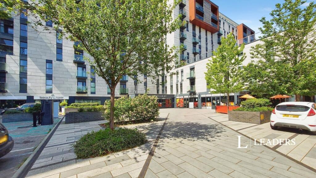 2 bed 1st Floor Flat for rent in Southend-on-Sea. From Leaders Sales - Southend-On-Sea