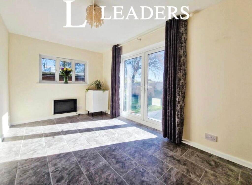 4 bed Studio for rent in Southend-on-Sea. From Leaders Sales - Southend-On-Sea 4 bed Studio for rent in Southend-on-Sea. From Leaders Sales - Southend-On-Sea