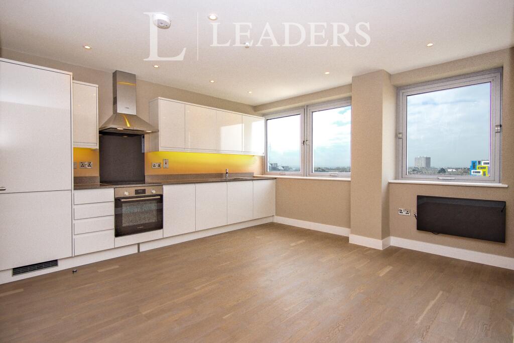 2 bed 1st Floor Flat for rent in Southend-on-Sea. From Leaders Sales - Southend-On-Sea