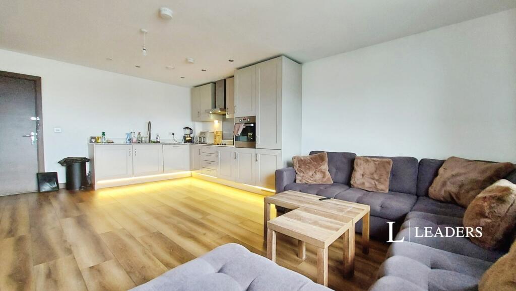 1 bed 1st Floor Flat for rent in Southend-on-Sea. From Leaders Sales - Southend-On-Sea