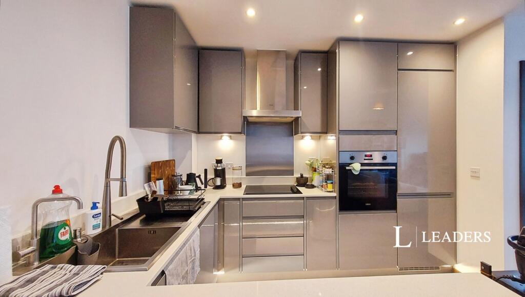1 bed 1st Floor Flat for rent in Southend-on-Sea. From Leaders Sales - Southend-On-Sea 1 bed 1st Floor Flat for rent in Southend-on-Sea. From Leaders Sales - Southend-On-Sea