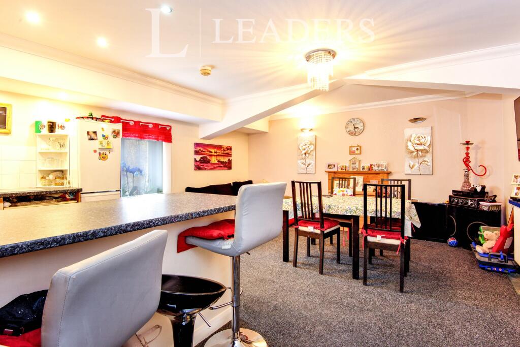2 bed 1st Floor Flat for rent in Southend-on-Sea. From Leaders Sales - Southend-On-Sea