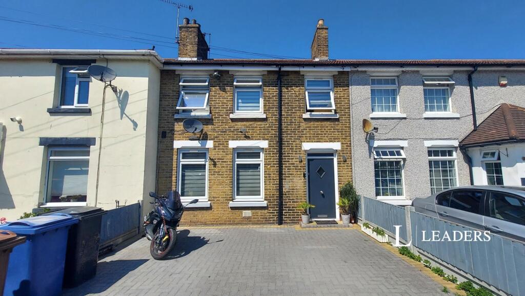 3 bed Mid Terraced House for rent in Aveley. From Leaders Sales - Southend-On-Sea 3 bed Mid Terraced House for rent in Aveley. From Leaders Sales - Southend-On-Sea