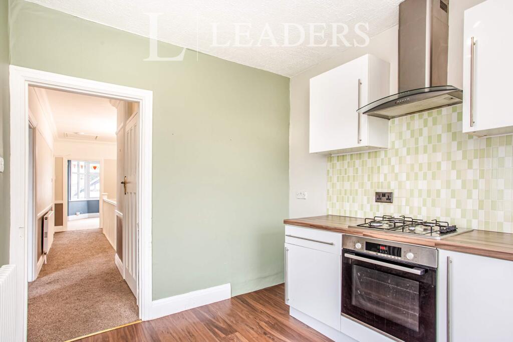 2 bed 1st Floor Flat for rent in Southend-on-Sea. From Leaders Sales - Southend-On-Sea