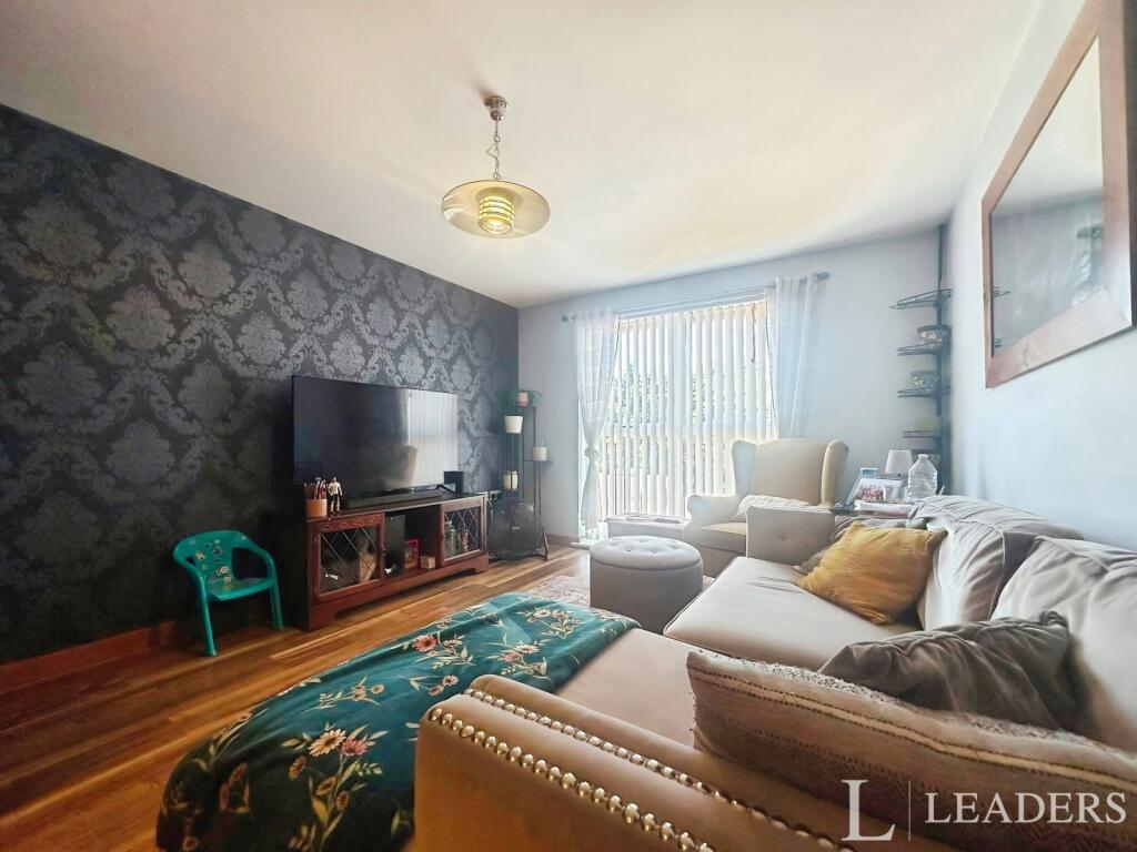 2 bed 1st Floor Flat for rent in Southend-on-Sea. From Leaders Sales - Southend-On-Sea
