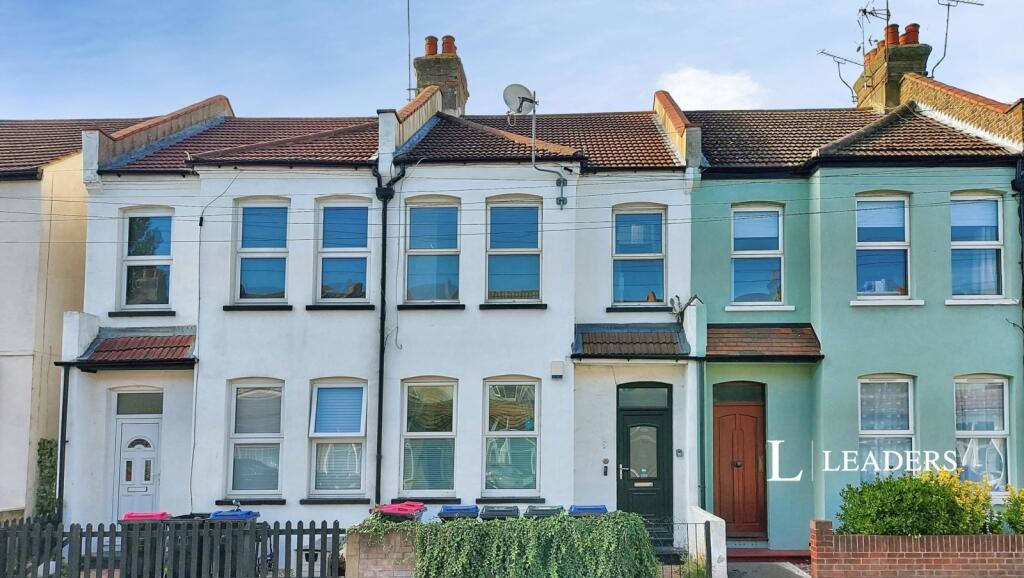 2 bed 1st Floor Flat for rent in Southend-on-Sea. From Leaders Sales - Southend-On-Sea
