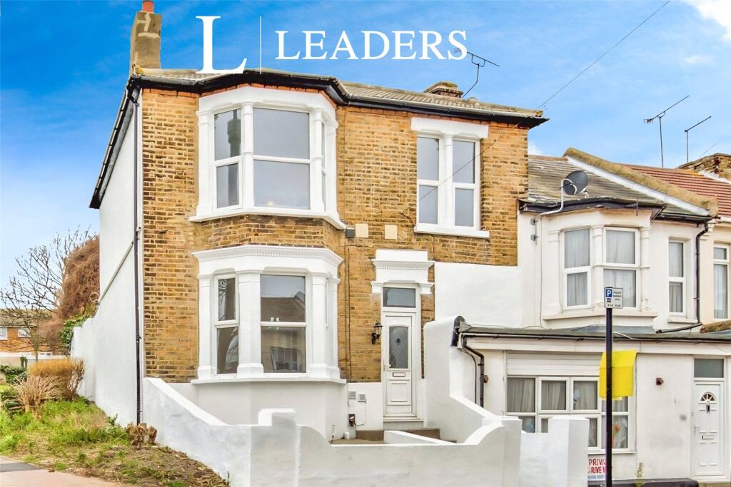 3 bed Mid Terraced House for rent in Southend-on-Sea. From Leaders Sales - Southend-On-Sea