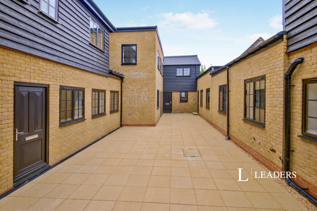 3 bed Mid Terraced House for rent in Southend-on-Sea. From Leaders Sales - Southend-On-Sea 3 bed Mid Terraced House for rent in Southend-on-Sea. From Leaders Sales - Southend-On-Sea