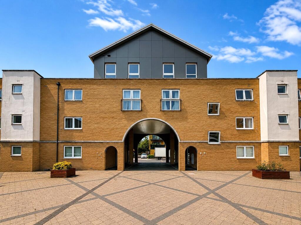1 bed 1st Floor Flat for rent in Southend-on-Sea. From Leaders Sales - Southend-On-Sea 1 bed 1st Floor Flat for rent in Southend-on-Sea. From Leaders Sales - Southend-On-Sea