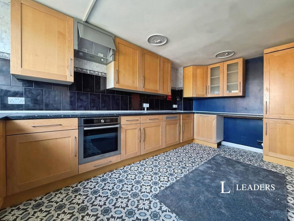 3 bed 1st Floor Flat for rent in Wickford. From Leaders Sales - Southend-On-Sea 3 bed 1st Floor Flat for rent in Wickford. From Leaders Sales - Southend-On-Sea