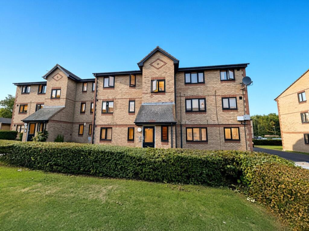 1 bed 1st Floor Flat for rent in Basildon. From Leaders Sales - Southend-On-Sea