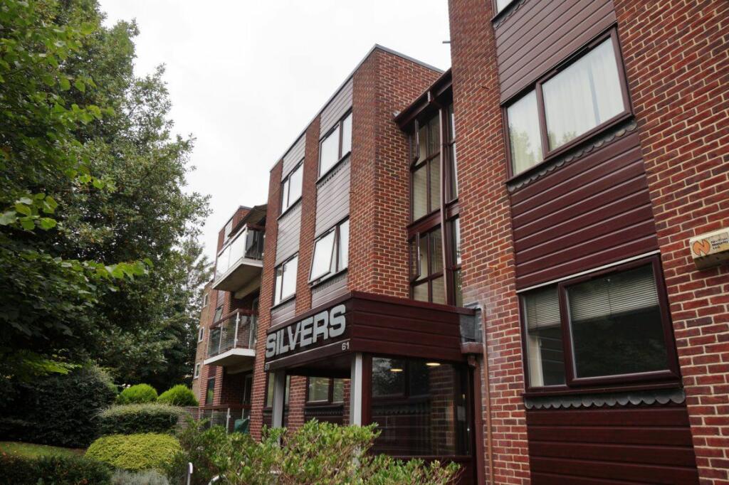 2 bed Flat for rent in Chigwell. From Edward Taub and Co Ltd