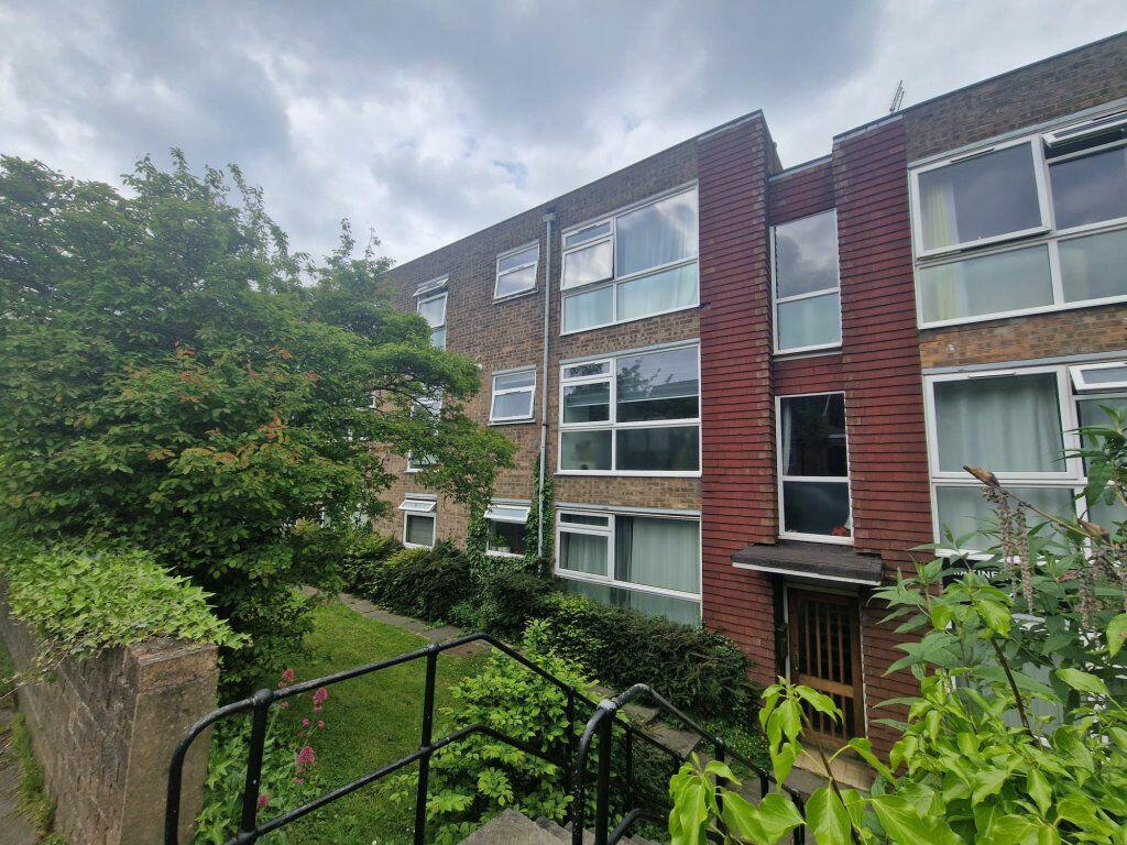 2 bed Flat for rent in Chigwell. From Edward Taub and Co Ltd