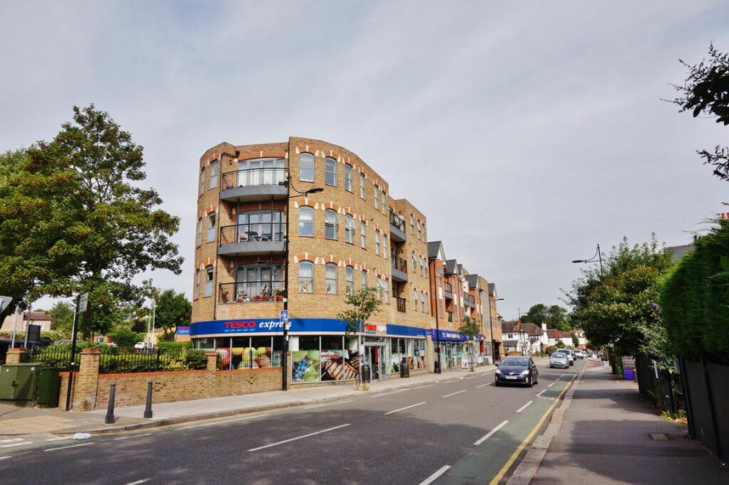 2 bed Apartment for rent in Woodford. From Edward Taub and Co Ltd