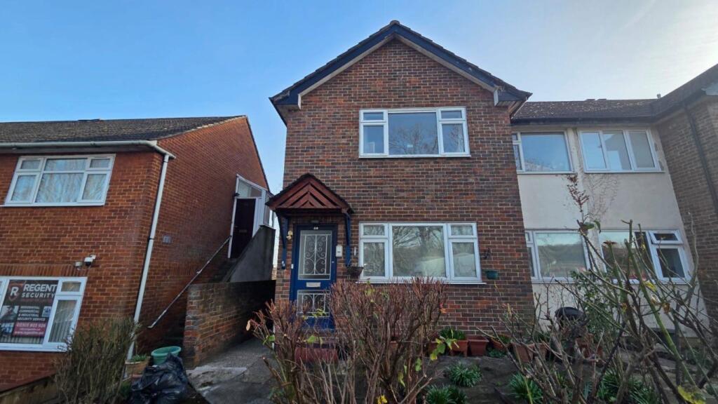 2 bed Annexe for rent in Woodford. From Edward Taub and Co Ltd