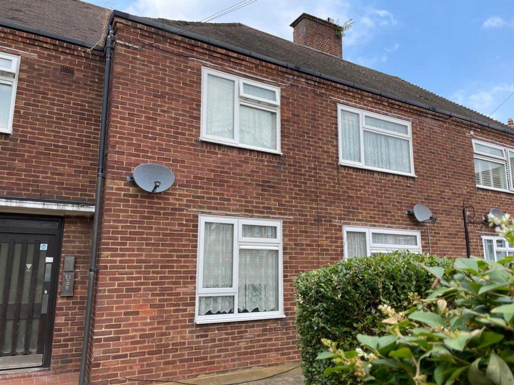 1 bed 1st Floor Flat for rent in Chigwell Row. From Edward Taub and Co Ltd 1 bed 1st Floor Flat for rent in Chigwell Row. From Edward Taub and Co Ltd