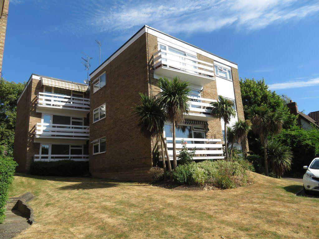 2 bed 1st Floor Flat for rent in Loughton. From Edward Taub and Co Ltd